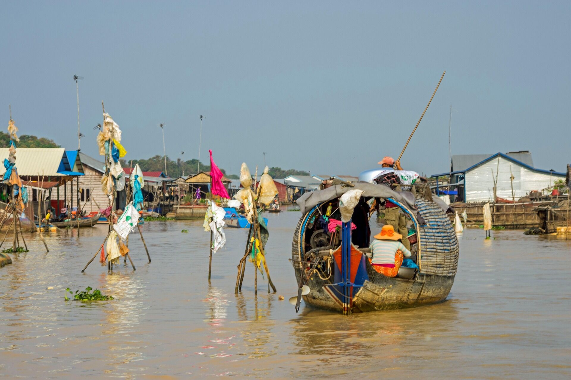 Capture the authentic charm of Tonle Sap’s lush scene